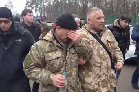Нардепу Барне брызнули в глаза слезоточивым газом у дома Луценко