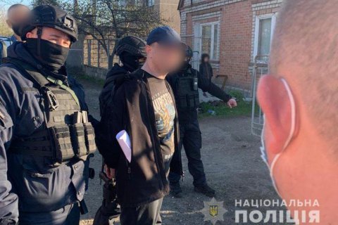 Чоловіка, який сокирою розгромив каси та полиці АТБ у Маріуполі, арештували без права застави