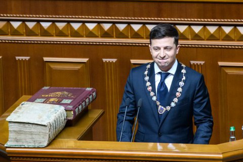 Зеленський вніс п'ять законопроєктів про зміну Конституції