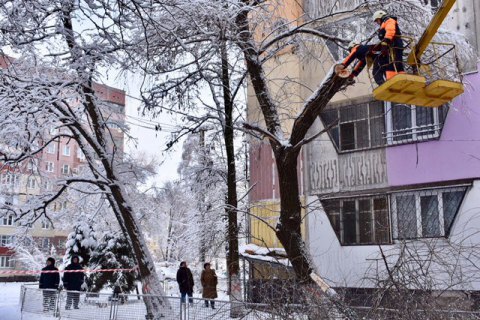 ​Без энергоснабжения остаются 174 населенных пункта в трех областях
