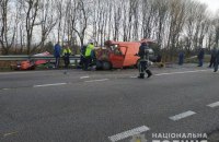 В Ровенской области микроавтобус столкнулся с бензовозом, есть жертвы