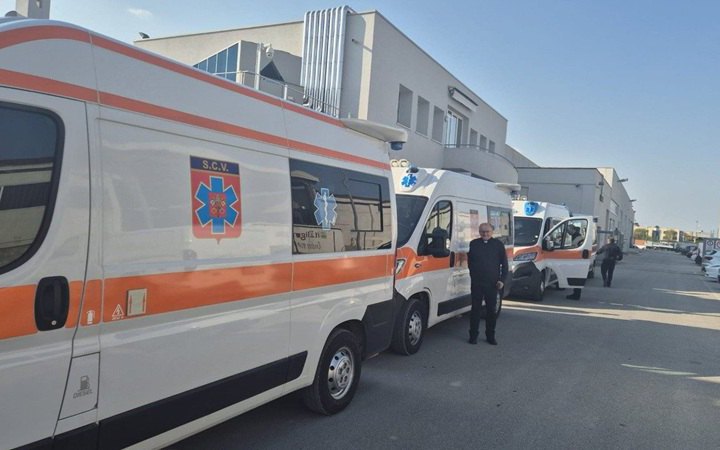 Папа Римський передав Україні чотири швидких і медикаменти