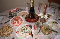 СЭС просит не покупать на рынках домашние консервы