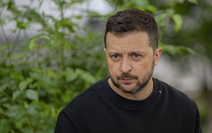 Рівень довіри українців до президента Зеленського продовжує знижуватись, але все ще високий, – КМІС