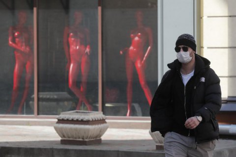 Глава Минздрава призвал не прекращать пользоваться масками и антисептиками после ослабления карантина