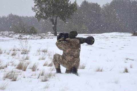 Українські військові почали тренування з протитанковими комплексами NLAW 
