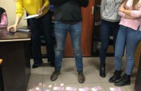 В Донецкой области на взятке задержали чиновников Госпотребслужбы