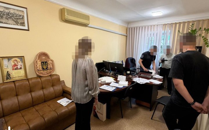 Повідомлено про підозру посадовцю ДМС, який не вказав у декларації майна на 13 млн грн