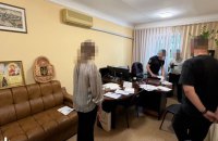 Повідомлено про підозру посадовцю ДМС, який не вказав у декларації майна на 13 млн грн