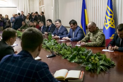 Порошенко пообещал, что коррупционеров "не защитят никакие связи"