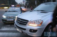В Киеве Merecedes сбил женщину на пешеходном переходе