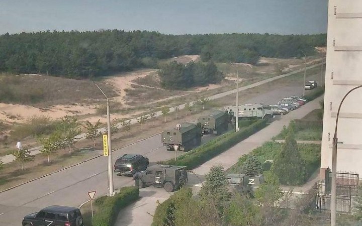 Окупанти в паніці тікають з Енергодару і вивозять награбоване