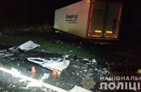 ​Три человека погибли при столкновении микроавтобуса с тягачом на автодороге Львов - Шегини 