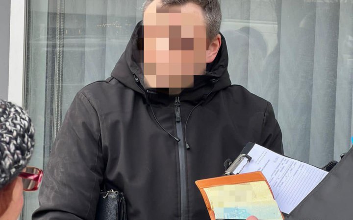 Експрацівника військкомату разом з сином викрили на переправленні призовників через кордон
