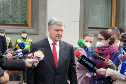 Порошенко призывает принять законопроект о страховании медиков на сегодняшнем заседани