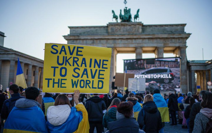 У Берліні автомобіль в'їхав у Бранденбурзькі ворота, водій загинув
