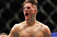 На турнире по смешанным единоборствам UFC 249 бойцу зашили лицо после жуткой травмы