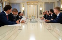 Зеленский встретился с Волкером и постпредом США в ЕС