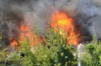 В Николаеве произошел сильный пожар в заброшенном доме возле жилмассива