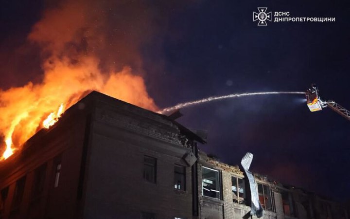 Із вечора росіяни 30 разів вдарили по Дніпровщині, є поранені