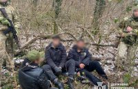 Прикордонники затримали чоловіків, які намагались втекти з України 