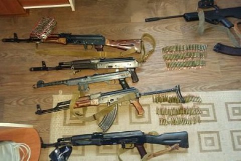 Полиция изъяла автоматы и гранаты в Киеве (обновлено)