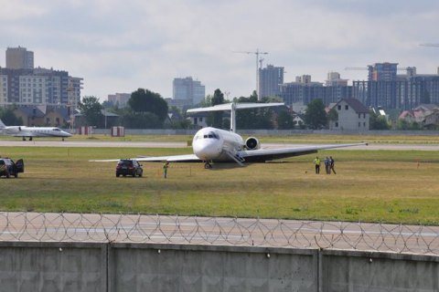 Появилось видео аварийной посадки самолета в аэропорту Сикорского в Киеве