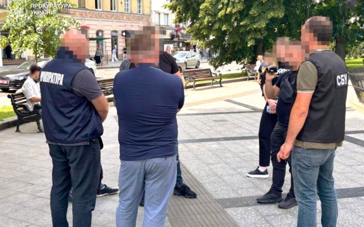 Судитимуть ексвикладача університету Львова у справі про організацію незаконного виїзду 