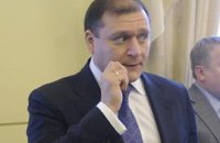 Добкин выключает радио, когда играет "ВВ" и "Океан Эльзы"