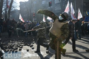 На Шелковичной одному из протестующих прострелили ногу из травмата