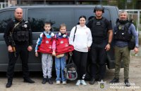 Із передмістя Херсона вдалося евакуювати матір із двома дітьми