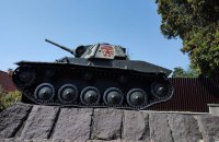 На Пагорбі Слави в Ужгороді демонтують радянську символіку
