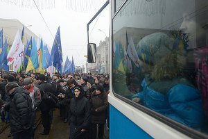 В оппозиции говорят, что власти блокируют митинг во Львове