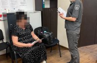 У Дніпрі затримали медикиню, яка пропонувала військовому операцію на здоровому хребті для звільнення зі служби