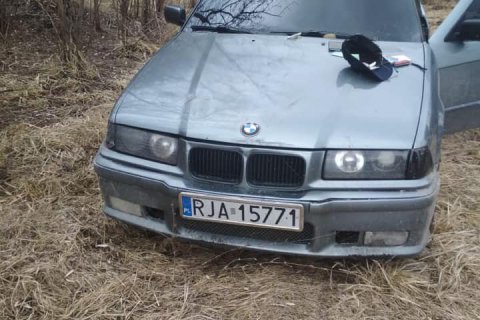 В Вольногорске водитель на евробляхах бросил гранату в полицейских