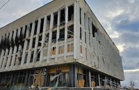Окупанти влучили по обласній біліотеці ім. Гончара у Херсоні. Виникла пожежа