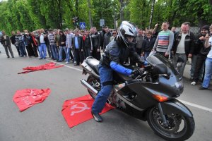 Волынь собирает подписи против использования красных флагов