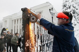 Прокуратура расследует снос забора вокруг Рады