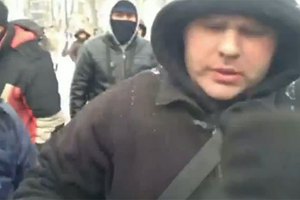 Титушки в прямом эфире отобрали у журналиста планшет и удостоверение
