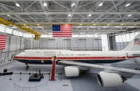 Трамп презентував модифікований літак з Катару, який навзав "летючим Білим домом"