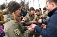 Пластуны привезли Вифлеемский огонь бойцам на передовую