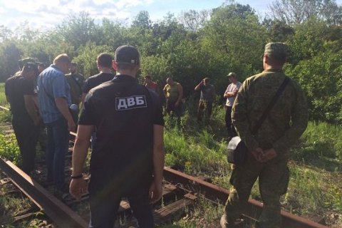 8 жителей Дружковки украли 137 м железнодорожного полотна в Луганской области