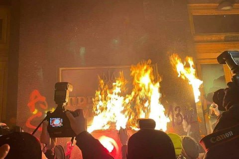 "Слуга народа" созывает внеочередное заседание Рады из-за событий на Банковой