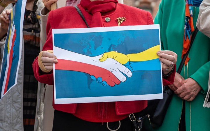 Лише ​1% українців вважають, що слід погодитися з Польщею в питаннях про УПА, - опитування