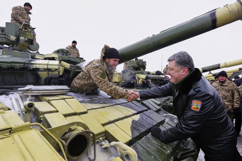 Порошенко 23 августа передаст в Чугуеве боевую технику для фронта