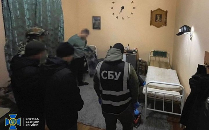 В’язні вінницької тюрми обдзвонювали клієнтів банку і викрадали у них гроші. СБУ ліквідувала "кол-центр"