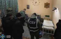 В’язні вінницької тюрми обдзвонювали клієнтів банку і викрадали у них гроші. СБУ ліквідувала "кол-центр"