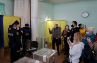  На выборах в Броварах полиция зафиксировала признаки "сетки", в Борисполе фотографировали бюллетени