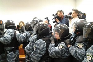 Милиция получила приказ не пускать депутатов в суд по делу Щербаня