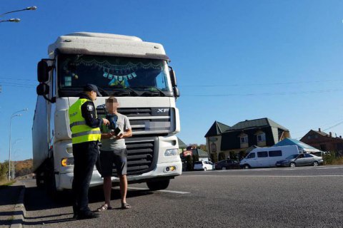 Зеленський доручив Нацполіції та СБУ взяти на себе функції контролю за габаритно-ваговими обмеженнями на дорогах